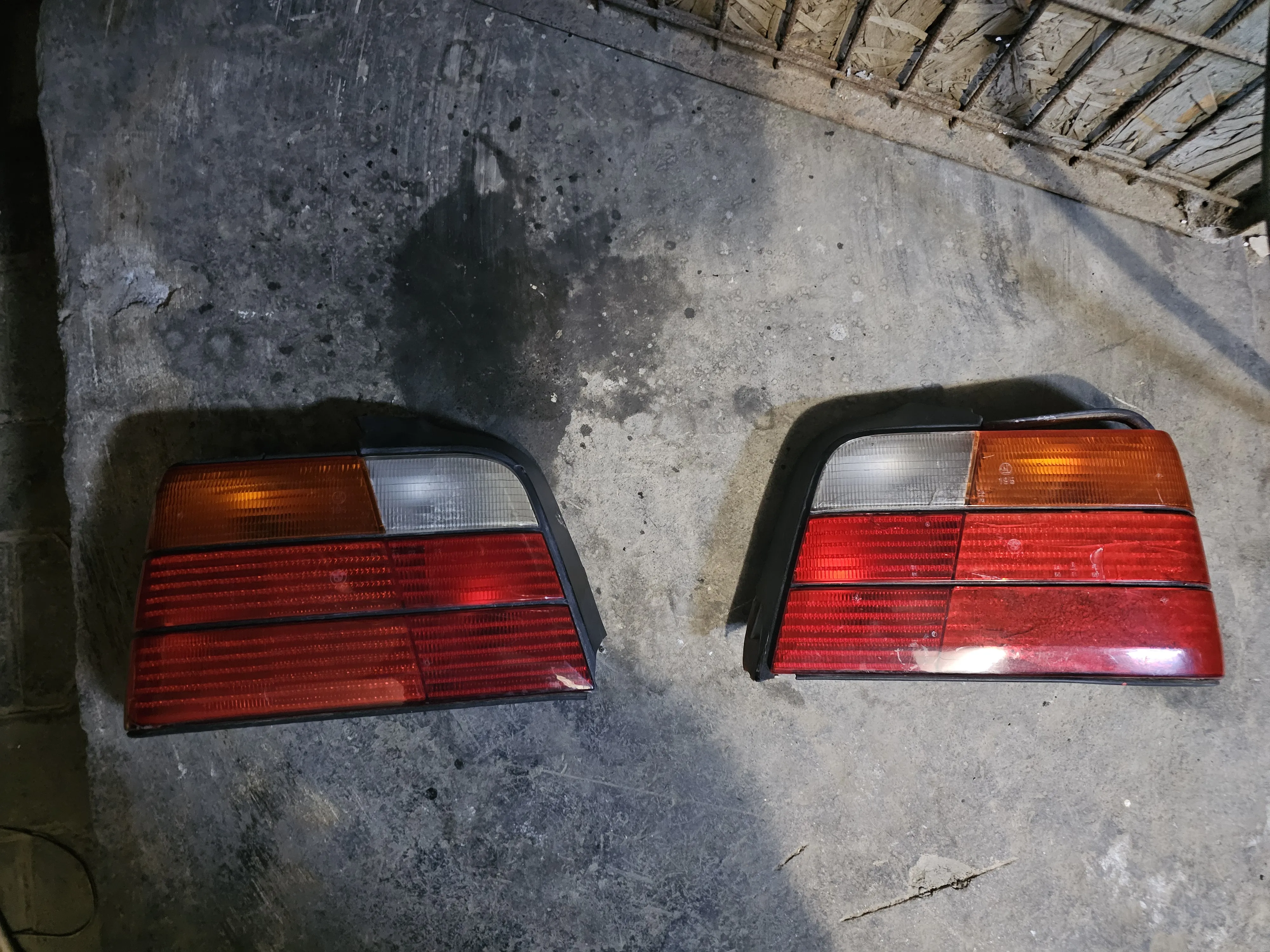 e 36 arka stop ışıkları