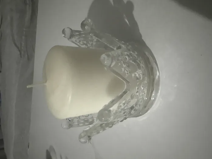 kral tacı kalıbı şeklinde cam ve mum
