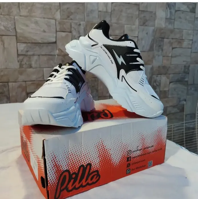 40 numara Ayakkabı Bu modern ve şık spor ayakkabı ile tarzınızı bir üst seviyeye taşıyın! Pilla'nın "WE BEYOND CLASSIC SPORT